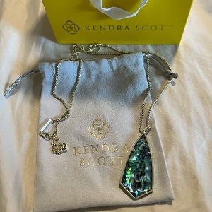 Kendra Scott long pendant necklace 🤍💚💙